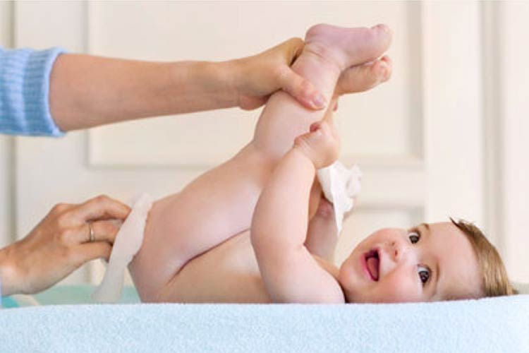 اهمیت استفاده از دستمال مرطوب برای کودک