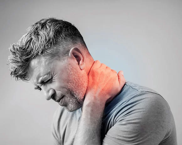 دلایل استفاده از گردنبند طبی