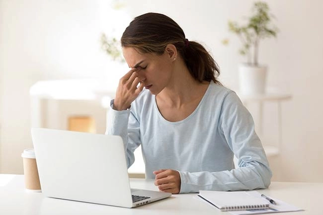 علائم خشکی چشم و اشک مصنوعی لیپوزیک