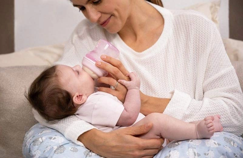 شیشه شیر نچرال فیلینگ چیکو از بدو تولد