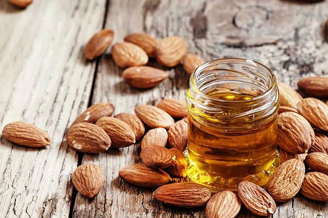 فواید روغن بادام برای موها