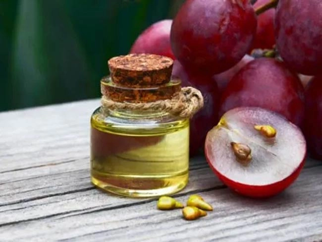 روغن هسته انگور در سرم کراتینه هلس دراپ